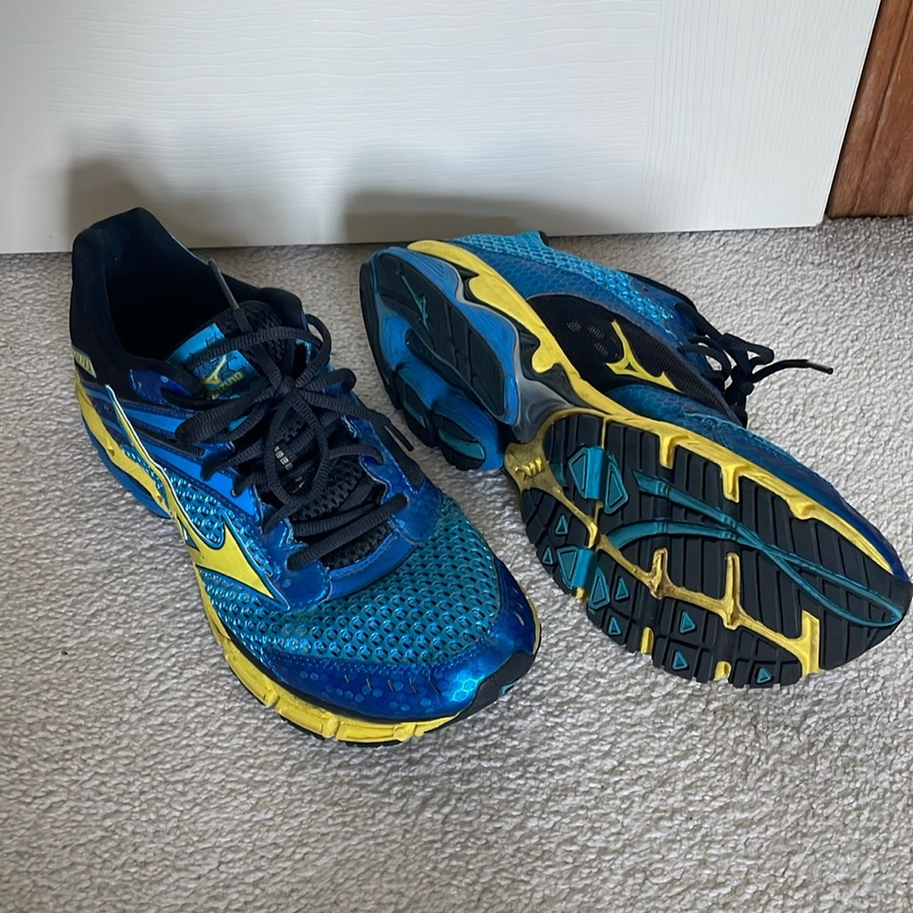 Men’s Mizuno Wave Inspire 9 running shoes, size 10